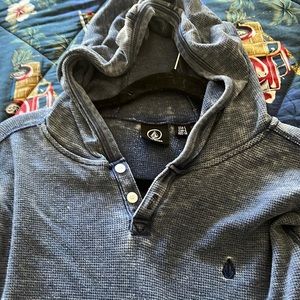 Volcom hooded distressed tee - size L